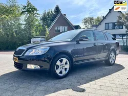 Zwart Gebruikt 2011 Skoda Octavia Elegance Stationwagen | € 5.499 (Eerlijke prijs)