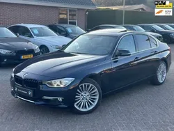 Blauw, metallic lak Gebruikt 2012 BMW 328 Executive Sedan | € 15.950 (Iets duurder)