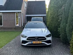 Wit Gebruikt 2022 Mercedes C300 AMG line Stationwagen | € 43.999 (Iets duurder)