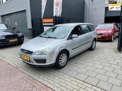 Grijs, metallic lak Gebruikt 2007 Ford Focus Trend Stationwagen | € 999 (Super prijs)