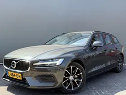 Grijs, metallic lak Gebruikt 2021 Volvo V60 Momentum Stationwagen | € 21.899 (Super prijs)