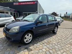 Blauw Gebruikt 2004 Renault Clio II Dynamique Hatchback | € 1.350 (Eerlijke prijs)