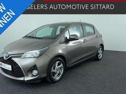 Grijs Gebruikt 2016 Toyota Yaris Hybrid Trend Hatchback | € 14.940 (Eerlijke prijs)