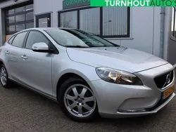 Grijs, metallic lak Gebruikt 2016 Volvo V40 Momentum Stationwagen | € 9.745 (Goede deal)
