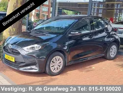 Zwart Gebruikt 2021 Toyota Yaris Hybrid Active Hatchback | € 19.700 (Eerlijke prijs)