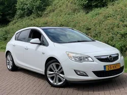 Wit Gebruikt 2012 Opel Astra Edition Hatchback | € 4.440 (Eerlijke prijs)