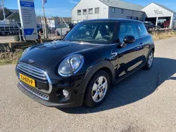 Zwart, metallic lak Gebruikt 2018 Mini Cooper Hatchback | € 14.450 (Super prijs)