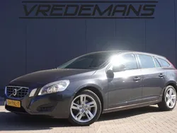 Grijs, metallic lak Gebruikt 2011 Volvo V60 Kinetic Stationwagen | € 6.450 (Goede deal)