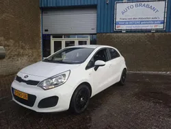Wit Gebruikt 2013 Kia Rio Comfort Hatchback | € 4.950 (Eerlijke prijs)