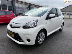 Wit Gebruikt 2012 Toyota Aygo Hatchback | € 3.950 (Eerlijke prijs)