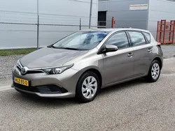 Bruin Gebruikt 2016 Toyota Auris Hatchback | € 9.950
