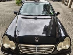 Gebruikt 2005 Mercedes C220 Avantgarde | € 2.500 (Eerlijke prijs)
