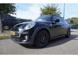 Zwart Gebruikt 2020 Mini ONE Hatchback | € 14.945 (Goede deal)