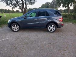 Grijs Gebruikt 2010 Mercedes ML300 SUV | € 15.000