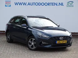 Blauw, metallic lak Gebruikt 2023 Hyundai i30 Comfort Stationwagen | € 22.900 (Iets duurder)