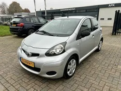 Grijs Gebruikt 2011 Toyota Aygo Hatchback | € 3.995 (Eerlijke prijs)