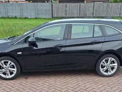 Zwart Gebruikt 2017 Opel Astra Innovation Stationwagen | € 8.500 (Goede deal)
