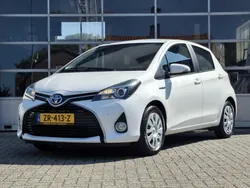 Wit Gebruikt 2017 Toyota Yaris Hybrid Hatchback | € 13.950 (Goede deal)