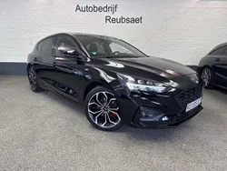 Zwart Gebruikt 2018 Ford Focus ST-Line Hatchback | € 16.995 (Eerlijke prijs)