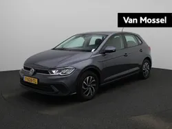 Grijs Gebruikt 2023 VW Polo Life Hatchback | € 20.900 (Eerlijke prijs)