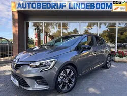 Grijs Gebruikt 2023 Renault Clio V Evolution Hatchback | € 19.950 (Goede deal)