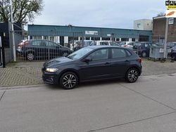 Grijs (metallic) Gebruikt 2019 VW Polo Trendline Hatchback | € 10.750 (Goede deal)