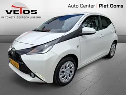 Wit Gebruikt 2017 Toyota Aygo X-play Hatchback | € 8.750 (Eerlijke prijs)
