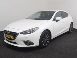 Wit Gebruikt 2017 Mazda 3 Hatchback | € 13.940 (Eerlijke prijs)