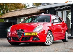Rood Gebruikt 2011 Alfa Romeo Giulietta Distinctive Hatchback | € 7.950 (Eerlijke prijs)