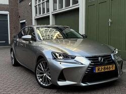 Gebruikt 2017 Lexus IS300h Luxury Line Sedan | € 21.000 (Eerlijke prijs)