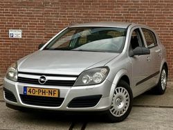 Grijs, metallic lak Gebruikt 2004 Opel Astra Essentia Hatchback | € 2.750 (Eerlijke prijs)