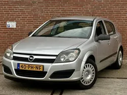 Grijs, metallic lak Gebruikt 2004 Opel Astra Essentia Hatchback | € 3.450 (Duur)