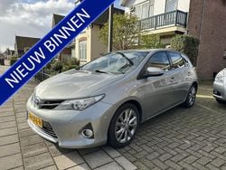 Grijs Gebruikt 2015 Toyota Auris Hybrid Executive Hatchback | € 14.999 (Eerlijke prijs)