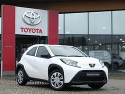 Gebruikt 2024 Toyota Aygo Play Hatchback | € 18.499 (Eerlijke prijs)