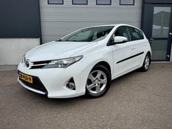 Wit Gebruikt 2014 Toyota Auris Comfort Hatchback | € 7.850 (Eerlijke prijs)