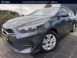 Grijs, metallic lak Gebruikt 2023 Kia Ceed Sportswagon Start Stationwagen | € 25.700 (Eerlijke prijs)