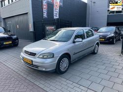 Grijs Gebruikt 2003 Opel Astra Njoy Hatchback | € 999 (Eerlijke prijs)