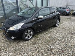Zwart Gebruikt 2013 Peugeot 208 Active Hatchback | € 1.950 (Super prijs)