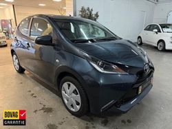 Grijs Gebruikt 2015 Toyota Aygo X-play Hatchback | € 8.450 (Super prijs)