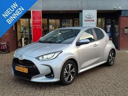 Grijs (metallic) Gebruikt 2025 Toyota Yaris Hybrid Hatchback | € 26.400 (Iets duurder)