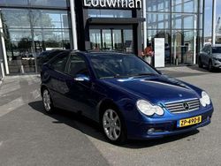 Blauw Gebruikt 2004 Mercedes C230 Hatchback | € 2.999 (Goede deal)