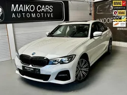 Wit Gebruikt 2021 BMW 330 M Sport Sedan | € 37.899 (Eerlijke prijs)