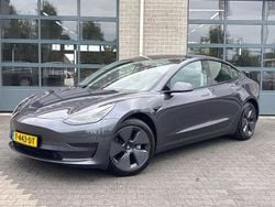 Grijs Gebruikt 2023 Tesla Model 3 Standard Range Sedan | € 29.850 (Goede deal)