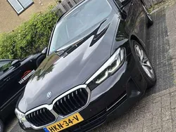 Zwart Gebruikt 2021 BMW 530e Stationwagen | € 31.999 (Eerlijke prijs)