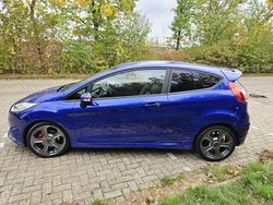 Blauw Gebruikt 2016 Ford Fiesta ST Hatchback | € 13.000 (Eerlijke prijs)