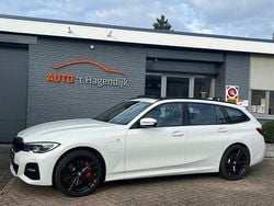 Wit Gebruikt 2021 BMW 330 M Sport Stationwagen | € 36.950 (Eerlijke prijs)