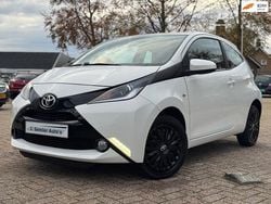 Wit Gebruikt 2014 Toyota Aygo X-play Hatchback | € 6.999 (Eerlijke prijs)