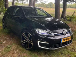 Zwart Gebruikt 2017 VW e-Golf Hatchback | € 10.500 (Goede deal)