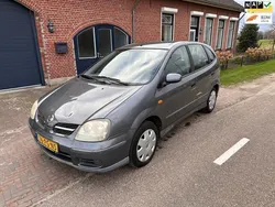 Grijs Gebruikt 2004 Nissan Almera Tino Visia MPV | € 1.550 (Eerlijke prijs)