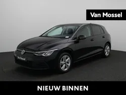 Zwart Gebruikt 2021 VW Golf VIII Life Hatchback | € 19.900 (Eerlijke prijs)